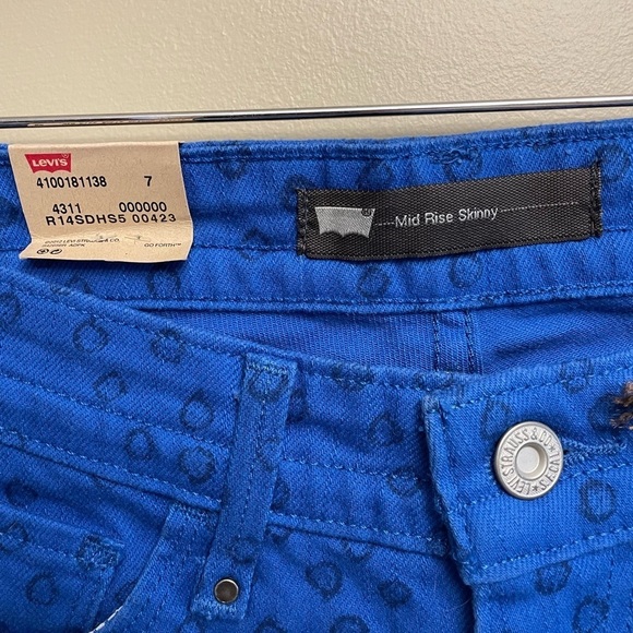 Levi’s Mid Rise Skinny Size 6 Petite Blue NWT - Picture 2 of 8